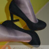 Gedragen zwarte pumps