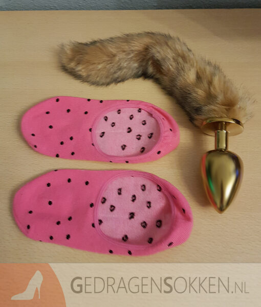 Roze kousenvoetjes met zwarte stipjes