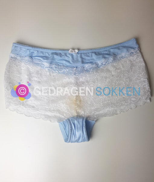 Gedragen slip met veel kant