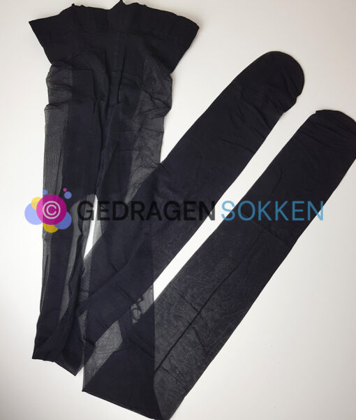 Gedragen panty met de tekst Bisou (kus)
